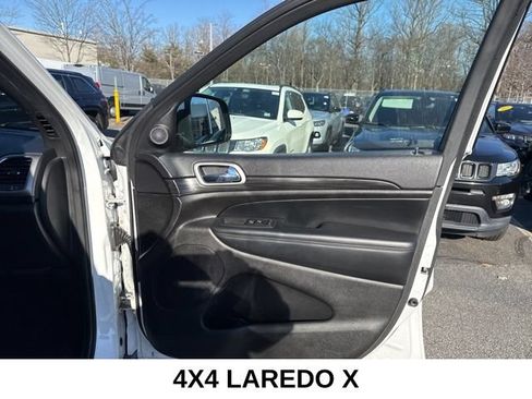 Used 2022 Jeep Grand Cherokee Laredo X AWD/4WD image 32