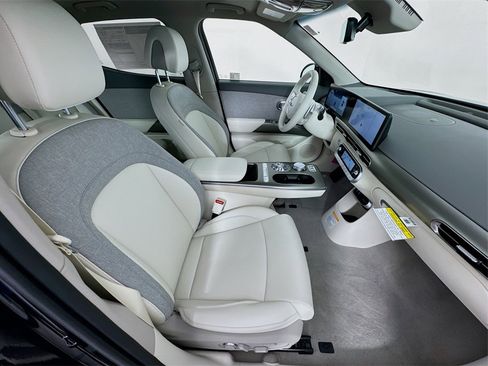 Certified 2025 Genesis GV60 Advanced image 28