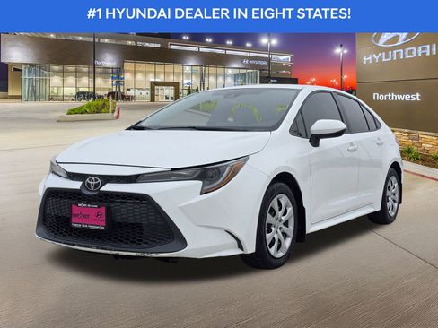 Used 2022 Toyota Corolla LE image 2