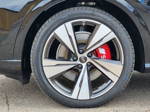 New 2025 Audi SQ5 Prestige image 9