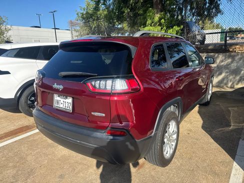 Used 2021 Jeep Cherokee Latitude FWD image 5