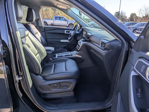 Certified 2022 Ford Explorer XLT w/ Equipment Group 202A image 39