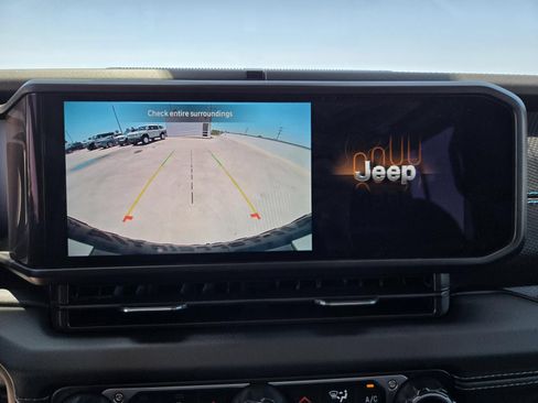 Used 2025 Jeep Wrangler Unlimited Rubicon 4xe w/ Convenience Group AWD/4WD image 10