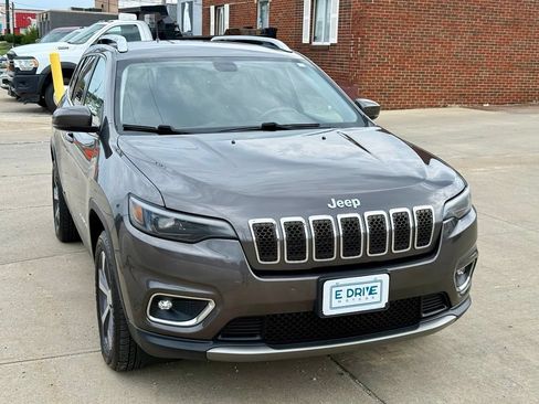 Used 2019 Jeep Cherokee Limited AWD/4WD image 3