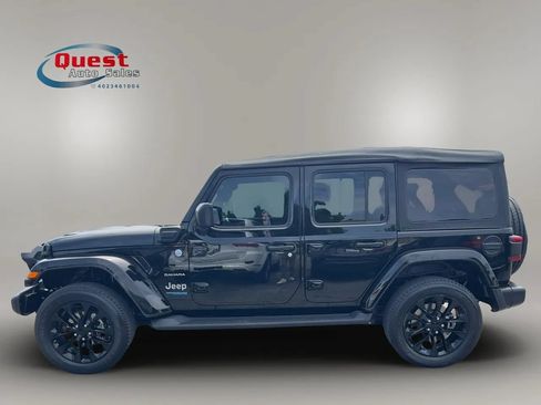 Used 2022 Jeep Wrangler Unlimited Sahara w/ Cold Weather Group AWD/4WD image 6