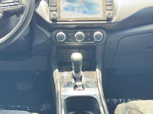 Used 2024 Nissan Kicks SV FWD image 15