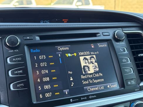 Used 2017 Toyota Highlander SE w/ Carpet Mat Package FWD image 21