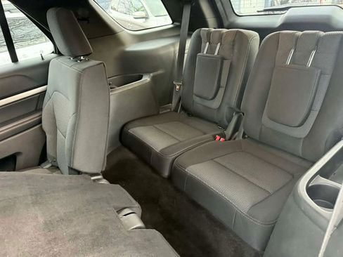 Used 2018 Ford Explorer XLT image 11