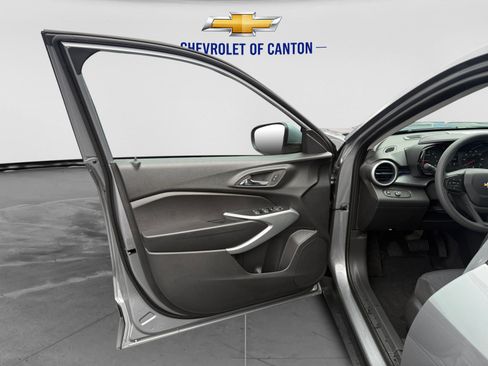 New 2026 Chevrolet Trax LS w/ LS Convenience Package FWD image 10