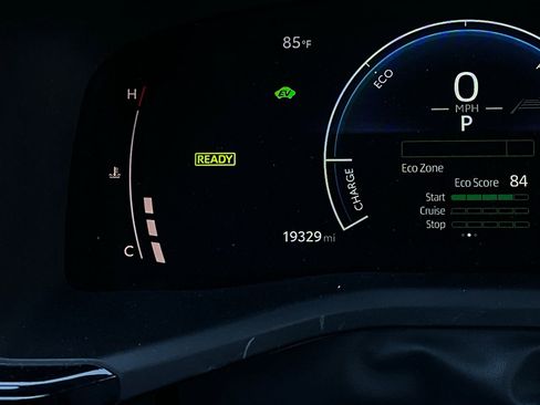 Used 2025 Toyota Camry SE image 38