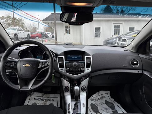Used 2015 Chevrolet Cruze LT image 9