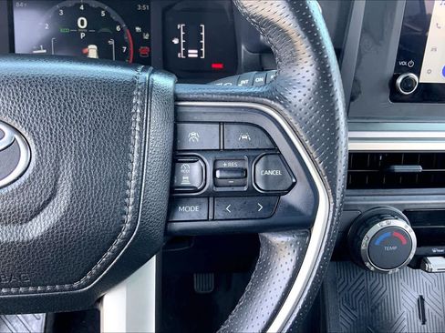 Used 2025 Toyota 4Runner SR5 AWD/4WD image 24