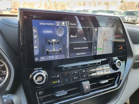 Used 2022 Toyota Highlander Limited image 16