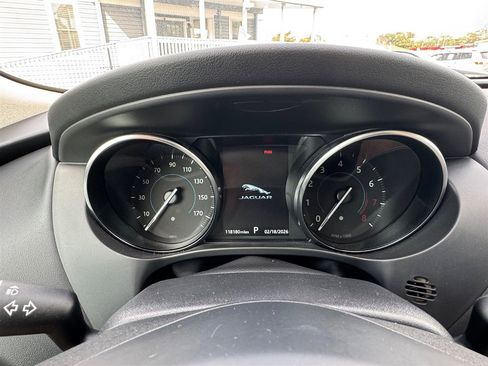 Used 2019 Jaguar F-PACE Premium image 18