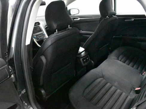 Used 2016 Ford Fusion SE image 16