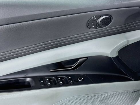 Used 2024 Hyundai Elantra Limited FWD image 18
