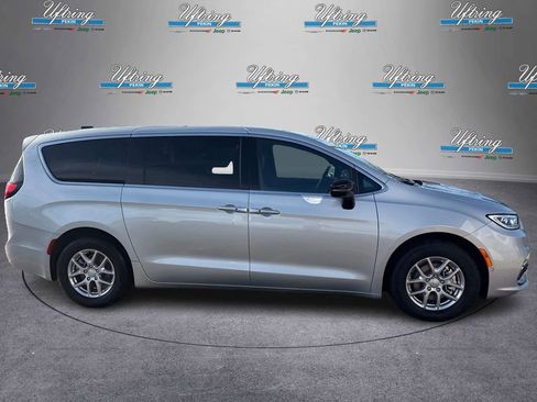 New 2026 Chrysler Pacifica Select image 2