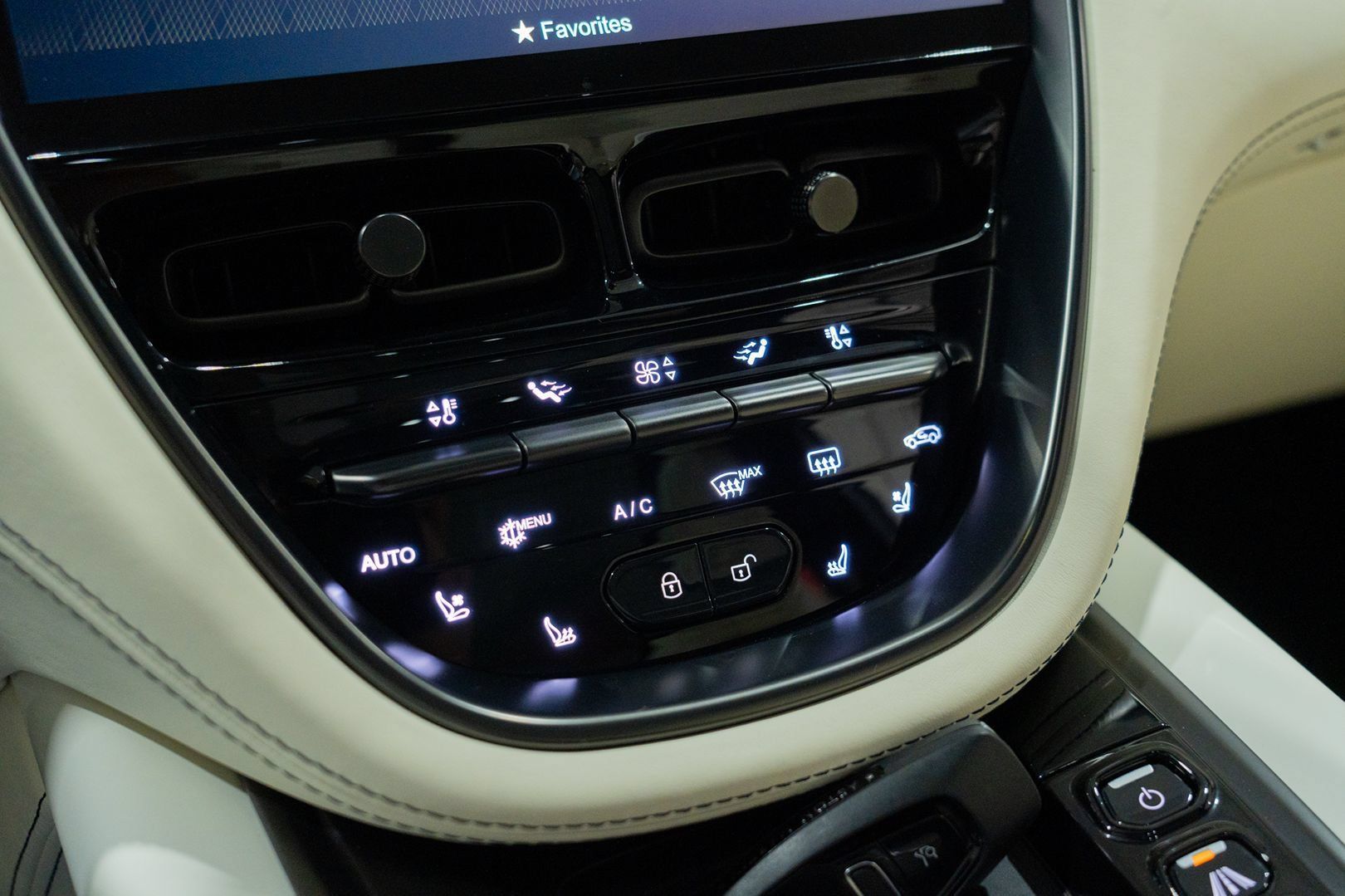 Used 2021 Aston Martin DBX AWD/4WD image 52