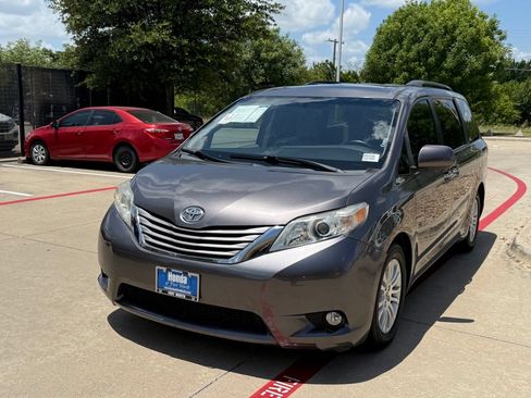 Used 2015 Toyota Sienna XLE w/ XLE Navigation Package FWD image 1