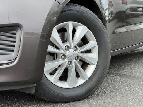 Used 2016 Kia Sedona LX w/ LX Convenience Package image 2