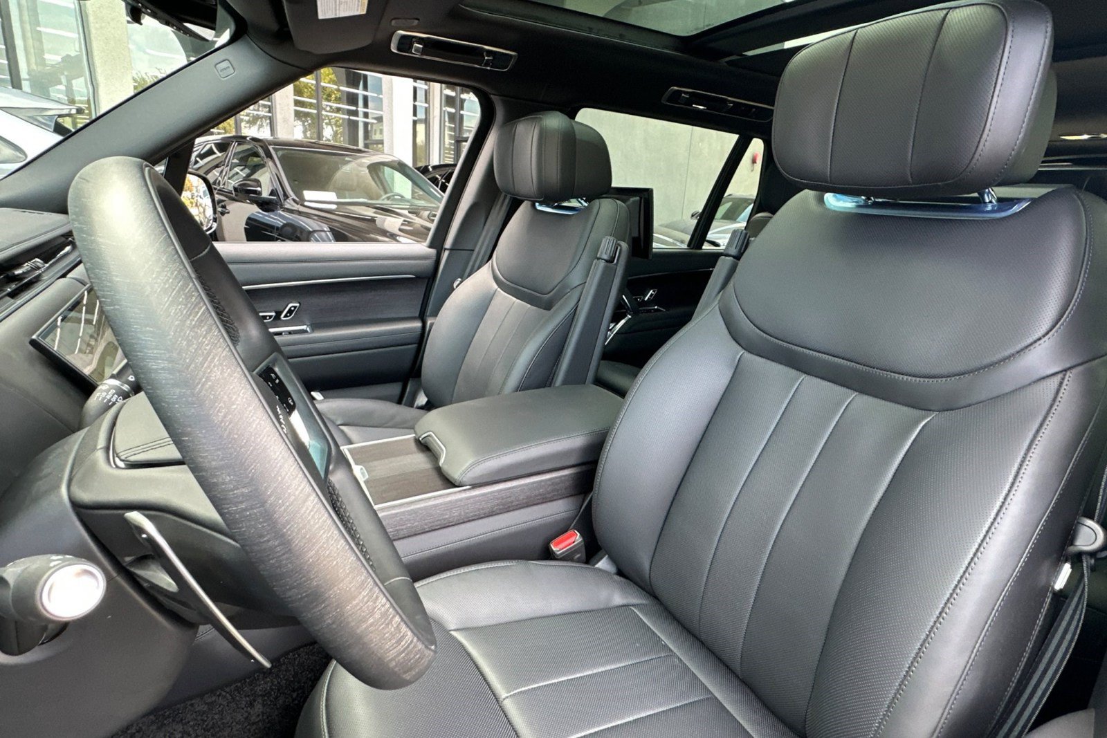 New 2026 Land Rover Range Rover Long Wheelbase Autobiography AWD/4WD image 6