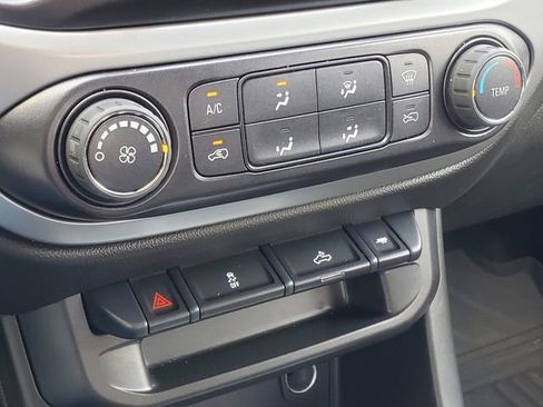 Used 2022 Chevrolet Colorado LT AWD/4WD image 18
