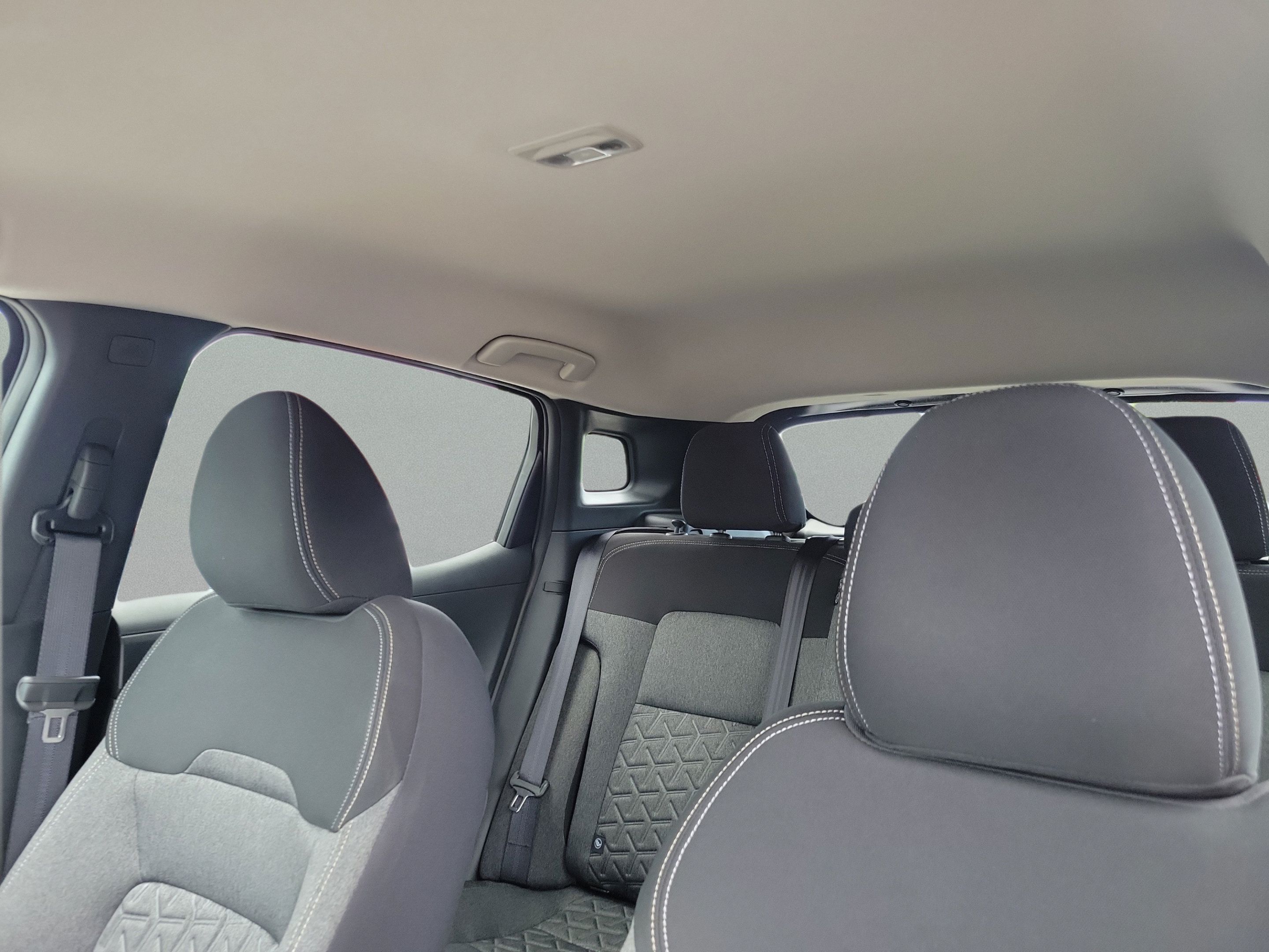 Used 2025 Nissan Kicks SV FWD image 18