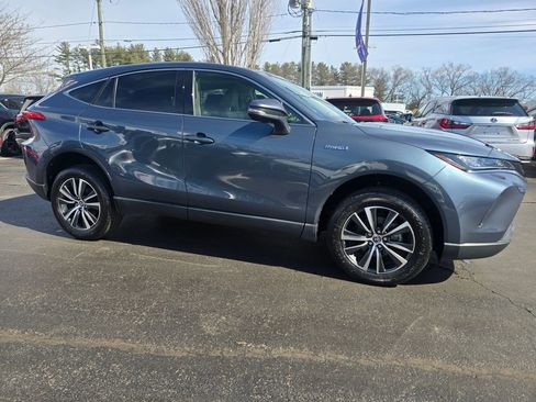 Certified 2021 Toyota Venza LE image 9