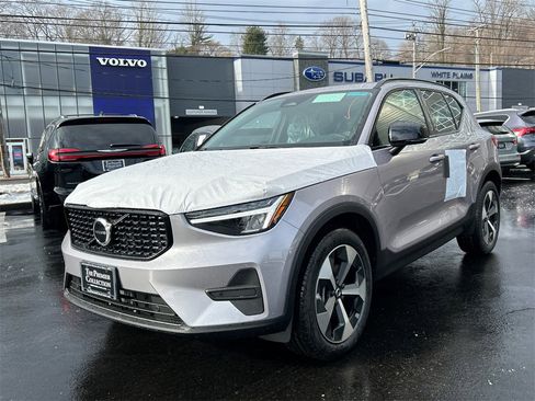 New 2026 Volvo XC40 B5 Core w/ Protection Package Premier image 5