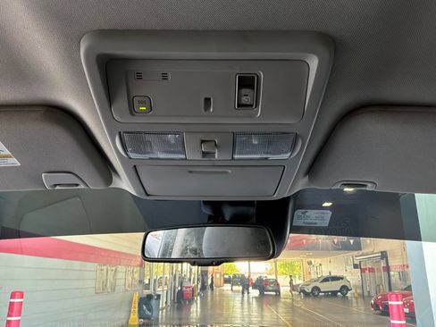Used 2023 Nissan Titan SV w/ SV Convenience Package RWD image 18