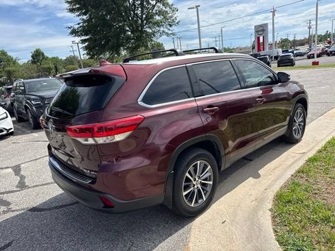 Used 2019 Toyota Highlander XLE AWD/4WD image 7