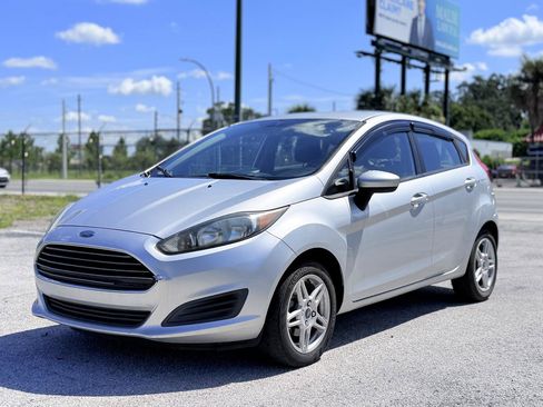 Used 2019 Ford Fiesta SE FWD image 1