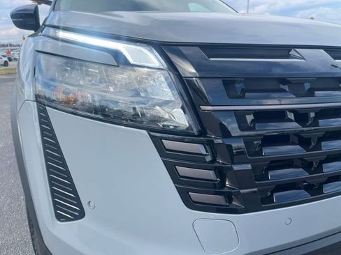 New 2026 Nissan Pathfinder Platinum image 10