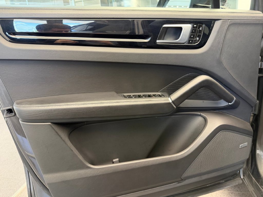 Used 2021 Porsche Cayenne GTS AWD/4WD image 23