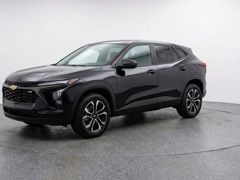 Used 2025 Chevrolet TrailBlazer LT w/ Driver Confidence Package image 3