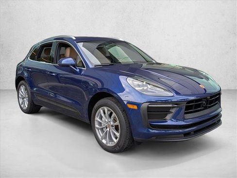 Used 2023 Porsche Macan AWD/4WD image 3