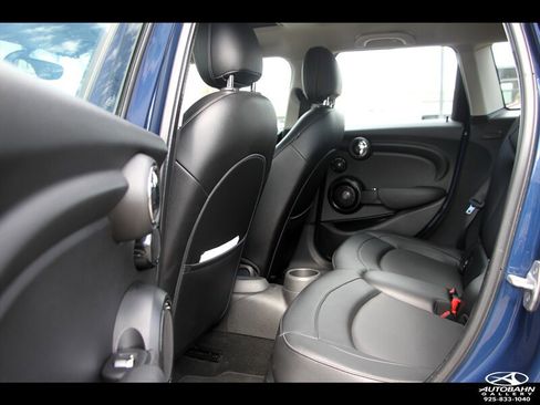 Used 2015 MINI Cooper 4-Door Hardtop w/ Premium Package FWD image 29