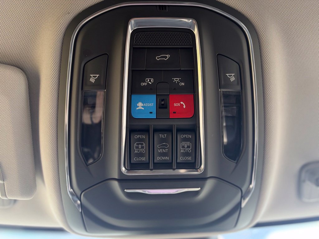 Used 2023 Jeep Grand Cherokee 4WD 4xe w/ Luxury Tech Group II image 33