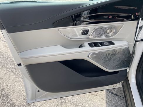 New 2026 Lincoln Nautilus Reserve AWD/4WD image 10
