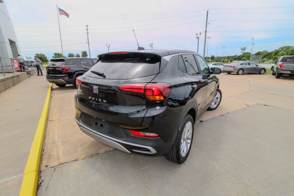 Used 2025 Buick Encore GX Preferred AWD/4WD image 3