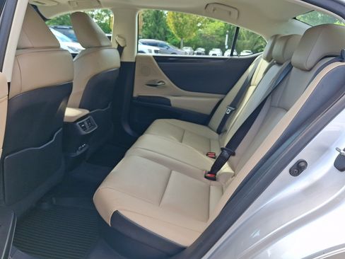 Used 2021 Lexus ES 300h w/ Premium Package FWD image 10