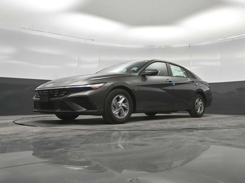 New 2026 Hyundai Elantra SE FWD image 34