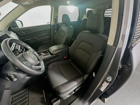 Used 2025 Nissan Pathfinder SV FWD image 13