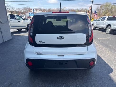 Used 2018 Kia Soul FWD image 7