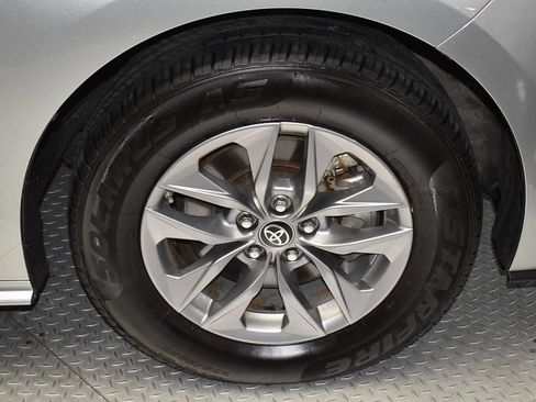 Used 2024 Toyota Sienna XLE FWD image 34