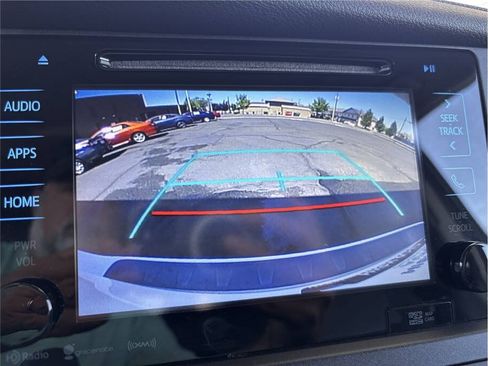 Used 2017 Toyota Sienna SE w/ SE Preferred Package FWD image 18