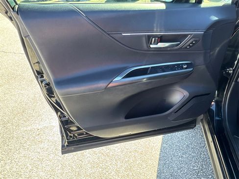 Used 2021 Toyota Venza XLE w/ Softex Package image 10