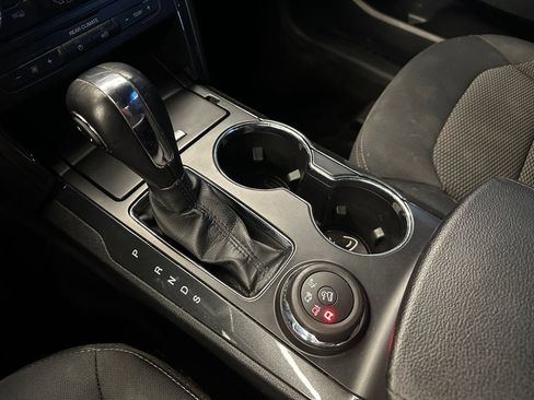 Used 2019 Ford Explorer XLT AWD/4WD image 16