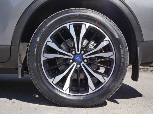 Used 2022 Ford Escape SE w/ SE Sport Appearance Package image 17