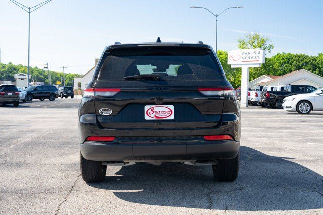 Certified 2025 Jeep Grand Cherokee Altitude AWD/4WD image 4